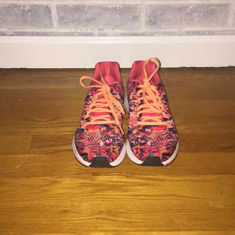 Women’s Nike tennis shoes